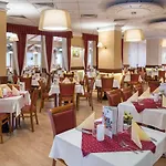 Palace 4*