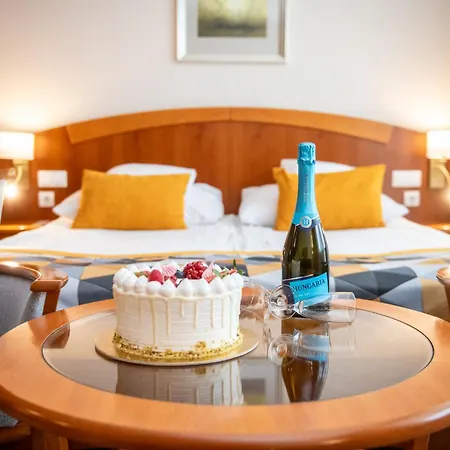 Palace 4*