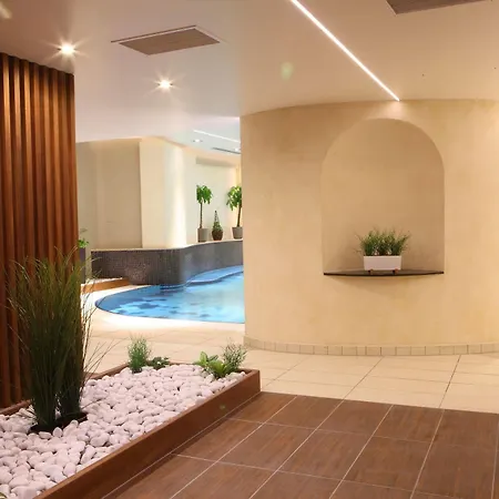 بالاس هيفيز 4*
